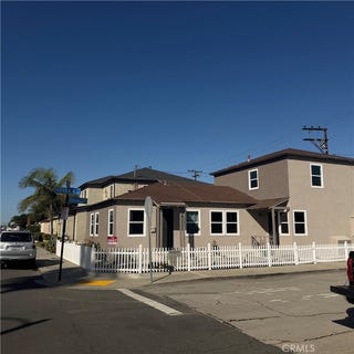 /international/us/5653-e-2nd-long-beach-ca-110108660132/