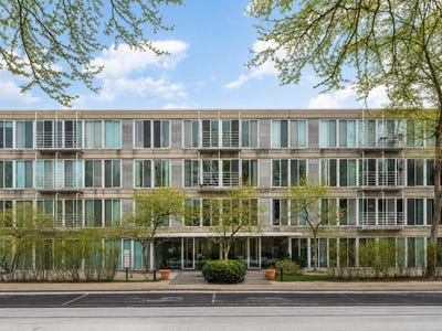 /international/us/2555-gross-point-road-evanston-il-110107996131/