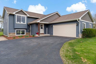 /international/us/1327-mallard-lane-new-richmond-wi-110107854316/