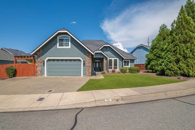 /international/us/126-sw-whispering-drive-grants-pass-or-110101407738/