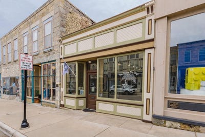 /international/us/234-high-street-mineral-point-wi-110107343790/
