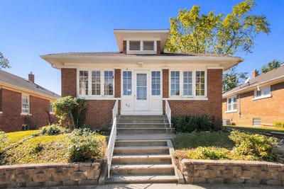 /international/us/913-clement-street-joliet-il-110120037537/