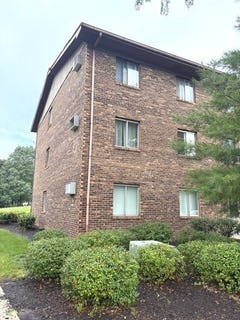 /international/us/2556-waterbury-drive-woodridge-il-110120481922/
