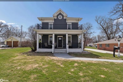 /international/us/1417-main-avenue-clear-lake-ia-110107244785/