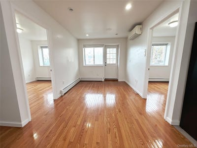 /international/us/6475-austin-street-rego-park-ny-110110368192/