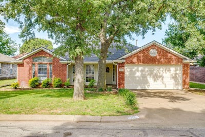 /international/us/518-lone-star-street-joshua-tx-110108489512/
