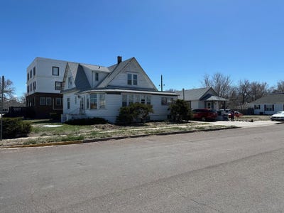 /international/us/643-illinois-st-sidney-ne-110093080366/