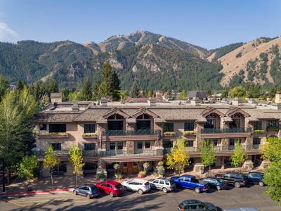 /international/us/680-sun-valley-rd-e-ketchum-id-110107277510/