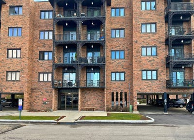 /international/us/9355-landings-lane-des-plaines-il-110107231980/