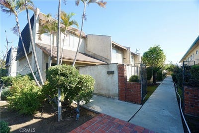 /international/us/220-n-moore-avenue-monterey-park-ca-110105731587/