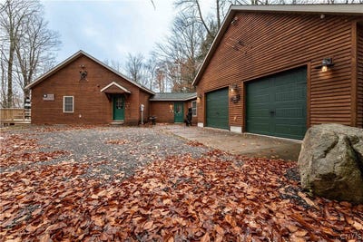 /international/us/103-pawnee-drive-old-forge-ny-110107781122/