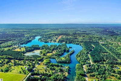 /international/us/452-gitchegumee-drive-buckley-mi-110106330906/