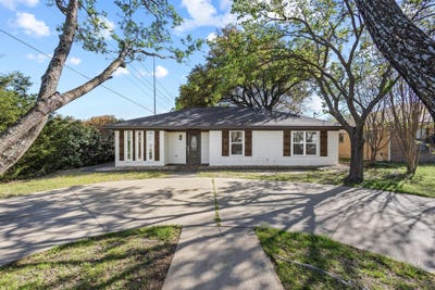 /international/us/2401-hillcrest-avenue-greenville-tx-110106961847/