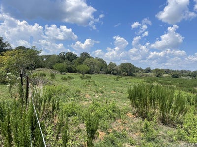 /international/us/3505-county-road-476-nixon-tx-110104030864/