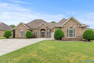 /international/us/2201-martinwood-lane-sw-decatur-al-110099478189/