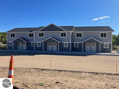 /international/us/3788-woodgate-drive-traverse-city-mi-110093538442/