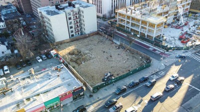 /international/us/166-10-hillside-avenue-jamaica-ny-110096653290/