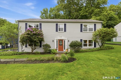 /international/us/32-whippoorwill-road-bethel-ct-110108352884/