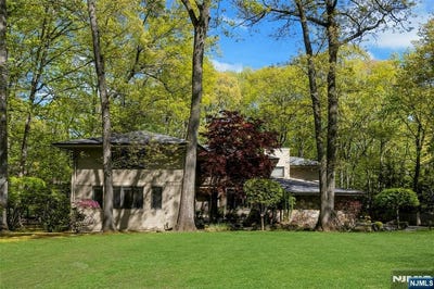 /international/us/78-apple-ridge-woodcliff-lake-nj-110107840971/