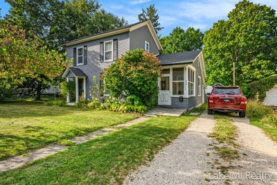 /international/us/426-w-bridge-street-plainwell-mi-110108497240/