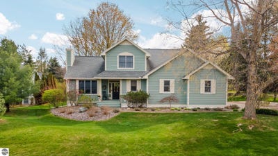 /international/us/5084-arrowhead-court-williamsburg-mi-110108019878/