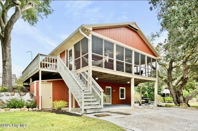 /international/us/303-live-oak-street-emerald-isle-nc-110103499553/