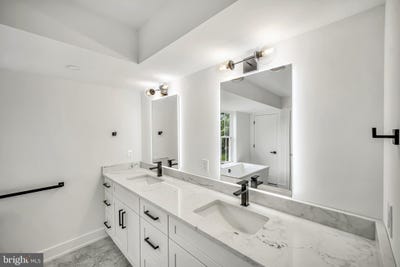 /international/us/14-churchville-lane-southampton-pa-110101490788/?lang=en