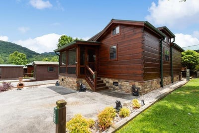 /international/us/106-river-vista-drive-dillard-ga-110100310678/