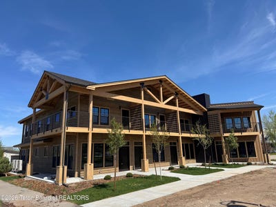 /international/us/9102-village-way-victor-id-110109082942/