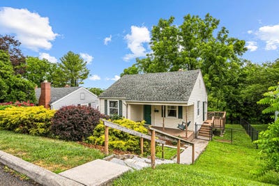 /international/us/108-monroe-street-radford-va-110108947656/