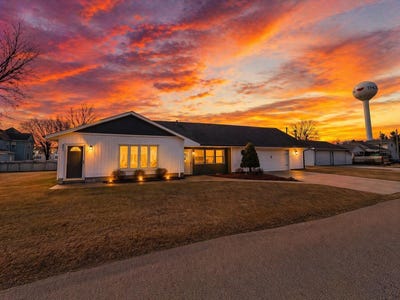/international/us/803-north-street-thomson-il-110106127255/