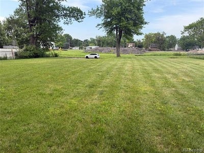 /international/us/69-e-ann-arbor-avenue-pontiac-mi-110108666867/