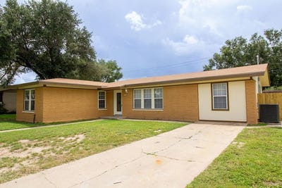 /international/us/906-e-toledo-beeville-tx-110100633849/