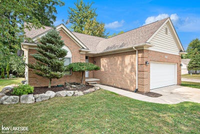 /international/us/1593-club-house-court-pontiac-mi-110106693479/