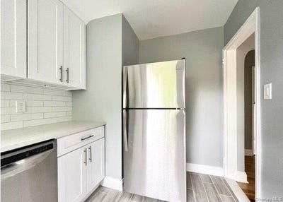 /international/us/73-23-220th-street-queens-ny-110107548877/