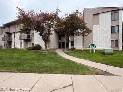 /international/us/32005-w-12-mile-road-farmington-hills-mi-110107821561/
