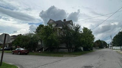 /international/us/22-elizabeth-street-buckhannon-wv-110108409921/