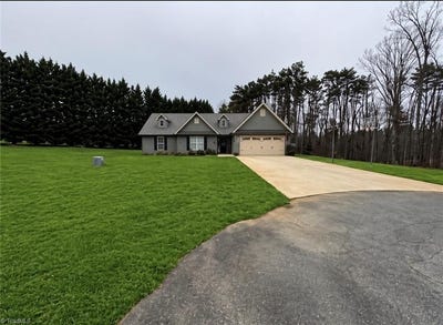 /international/us/1029-lee-acres-drive-walnut-cove-nc-110104869390/