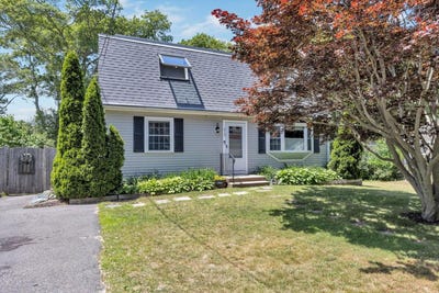 /international/us/213-buckwood-drive-hyannis-ma-110109037613/