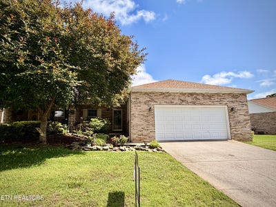 /international/us/215-royal-oaks-drive-maryville-tn-110107434717/