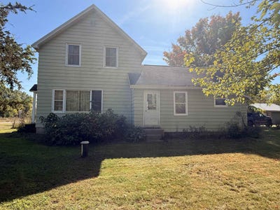 /international/us/23963-flint-avenue-tomah-wi-110103378347/
