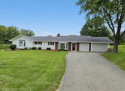 /international/us/2301-greenbriar-lane-lindenhurst-il-110119741012/