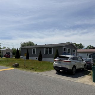 /international/us/19-holly-park-lane-rochester-nh-110108571890/
