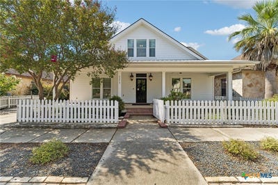 /international/us/2273-gruene-lake-drive-new-braunfels-tx-110120530300/
