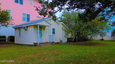 /international/us/218-n-third-avenue-n-kure-beach-nc-110103762270/