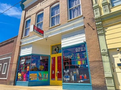/international/us/111-w-carolina-avenue-crewe-va-110109120381/
