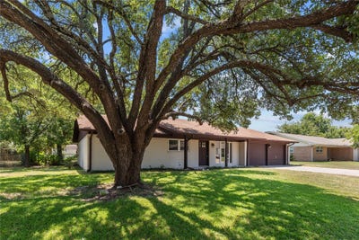 /international/us/2008-maplewood-drive-gainesville-tx-110110397965/