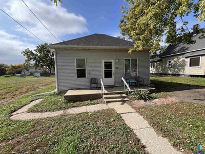 /international/us/607-s-cedar-st-canton-sd-110120513949/