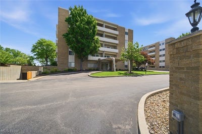 /international/us/2039-wooster-road-rocky-river-oh-110108234887/
