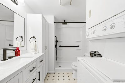 /international/us/658-sound-avenue-calverton-ny-110120060426/